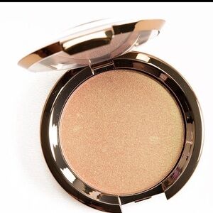 BECCA Shimmering Skin Perfector in Golden Glow Topaz’s Flashes Gilt